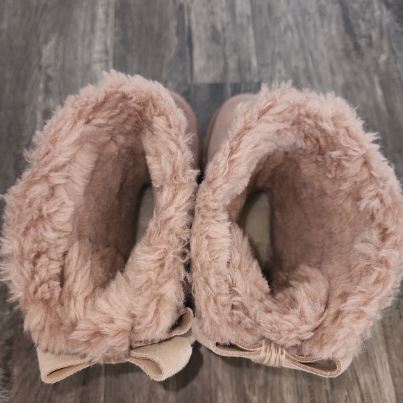 UGG Bailey Bow Boots - Picture 12 of 15